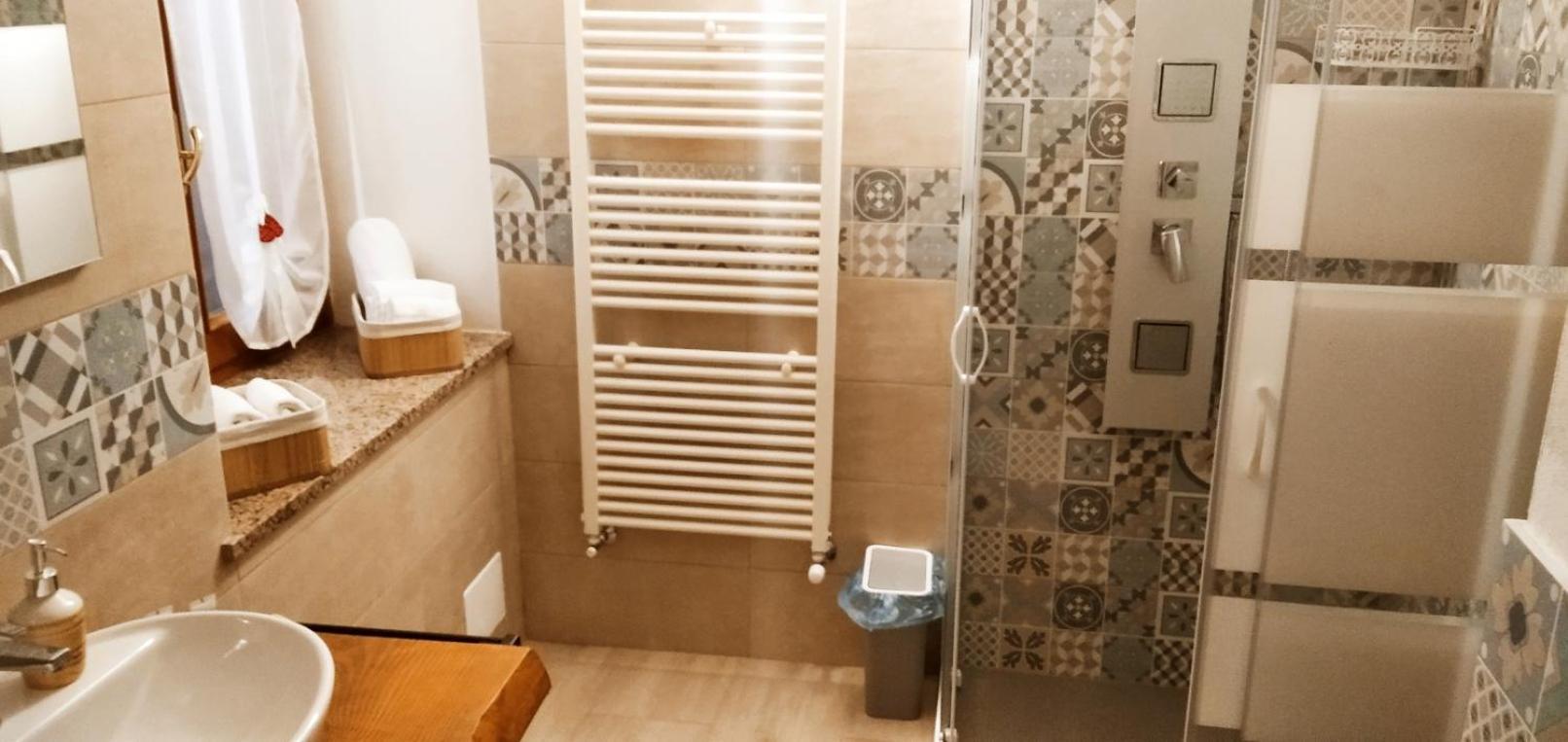 Borgo Antico Chalet Appartamenti Fara Novarese Esterno foto